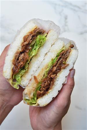 Hamburguesa de arroz y relleno de carne